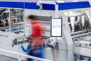 Gietz technician at work in front of machine